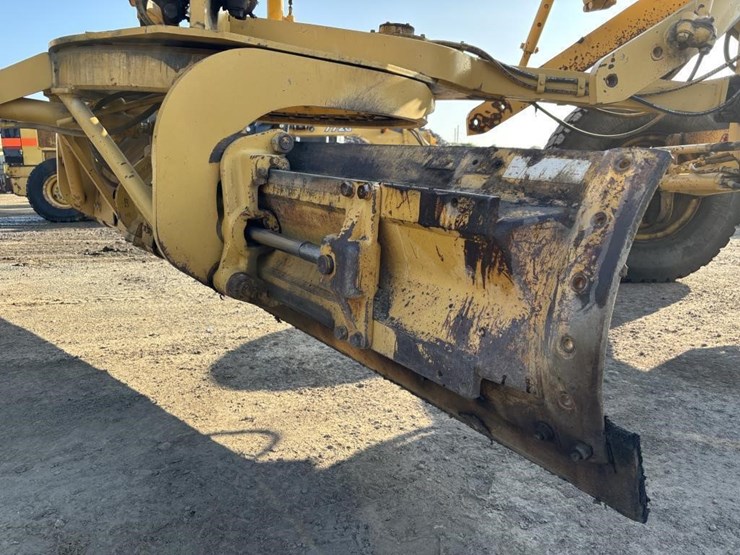 2005-caterpillar-143h-image-15