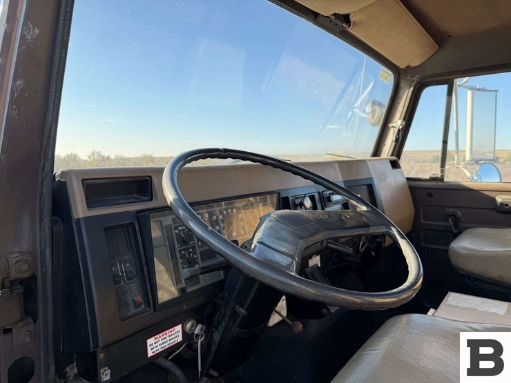 1992-international-4800-image-42