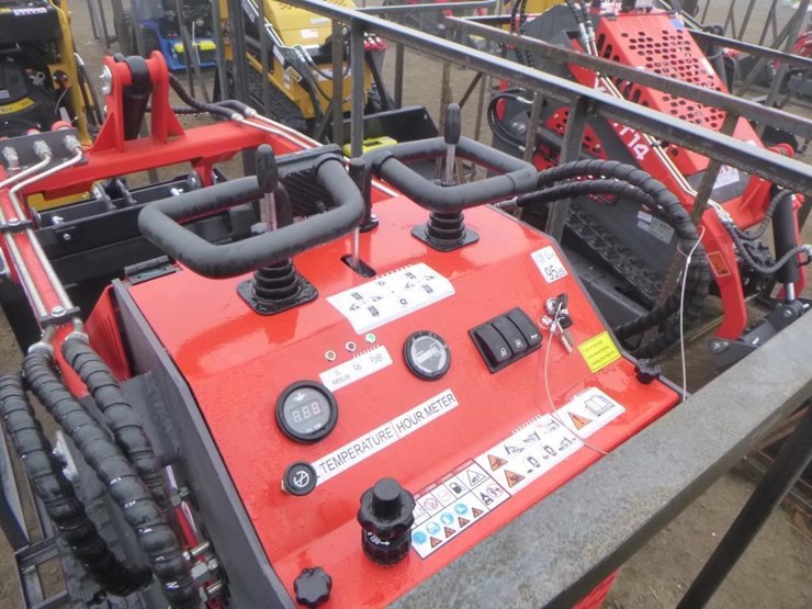 2025-agt-ysrt14-skid-steer-track-loader-image-13