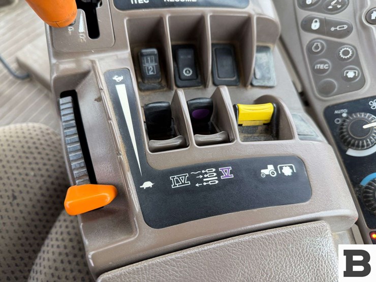 2012-john-deere-8335r-image-101