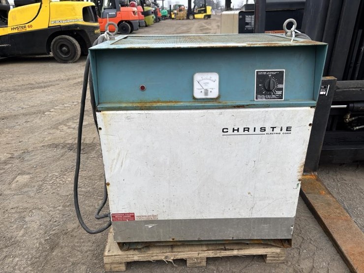 crown-303sctt-forklift-image-16