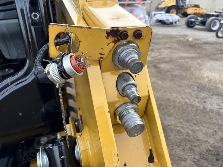 2018-caterpillar-226d-image-13