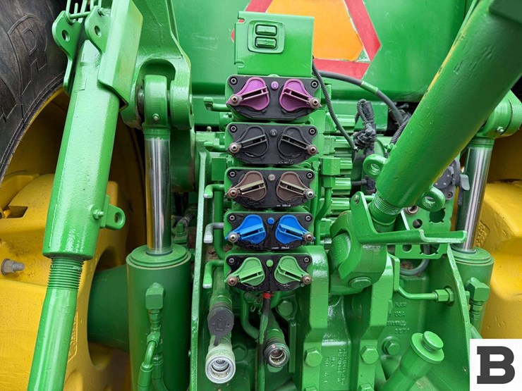 2012-john-deere-8335r-image-40