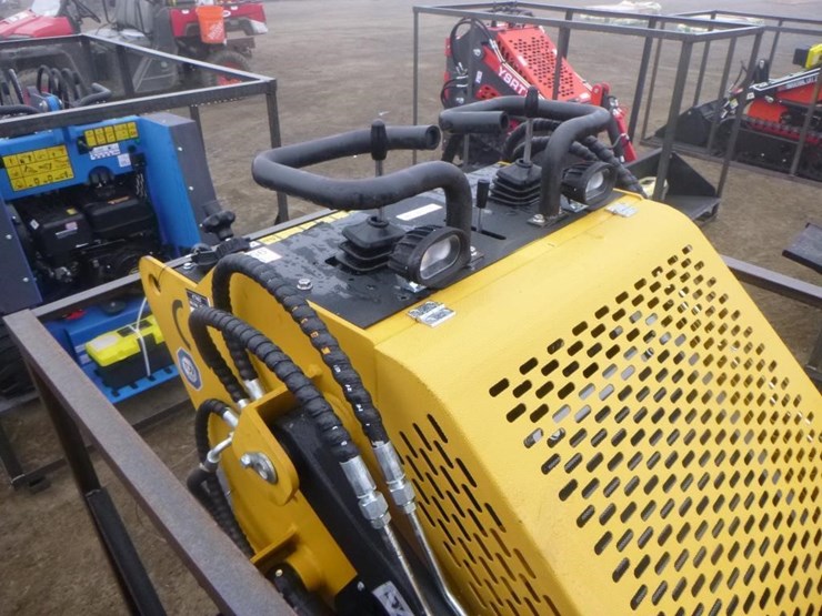 2025-agt-mx-crt23-skid-steer-track-loader-image-14