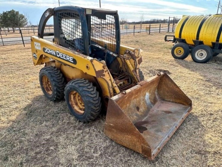 2005-john-deere-240-image-1