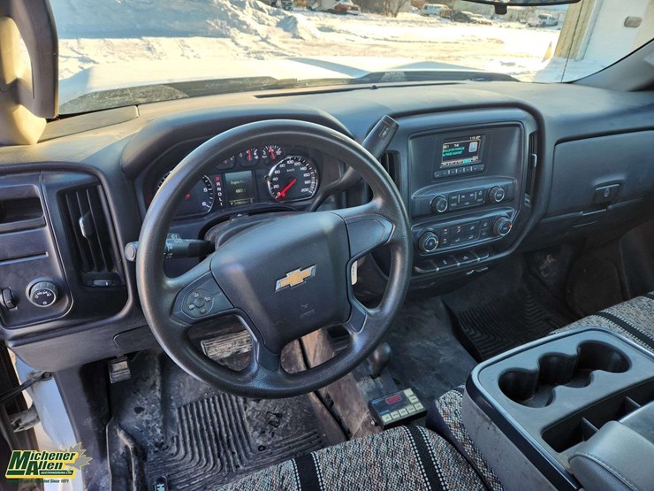 2017-chevrolet-silverado-3500hd-image-23