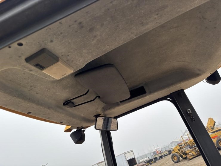 2012-volvo-l30b-image-33