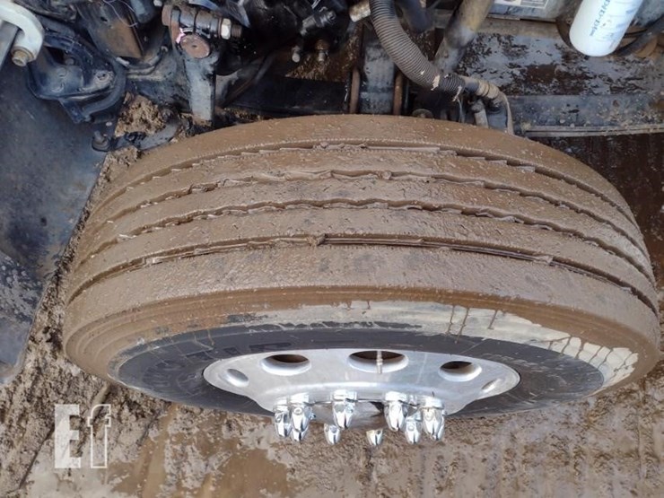 2008-peterbilt-365-image-24