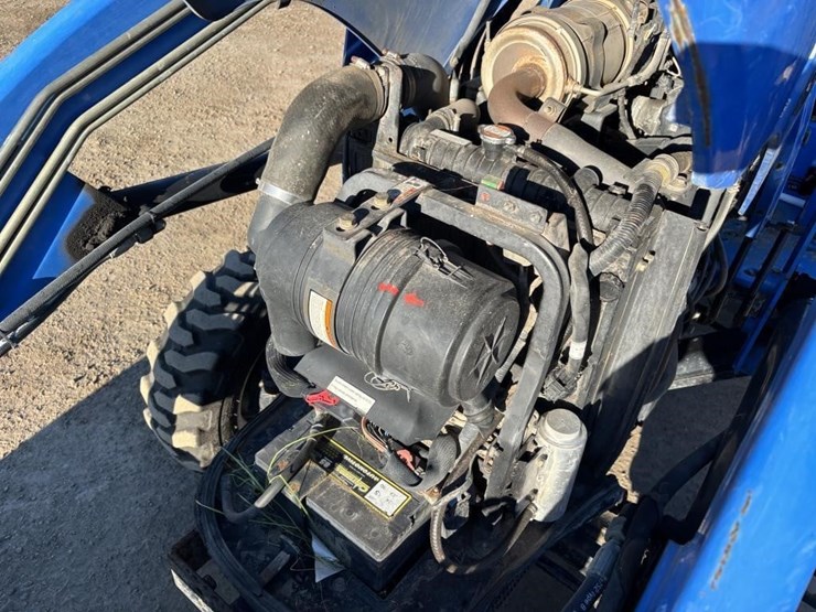 2017-new-holland-workmaster-40-image-42