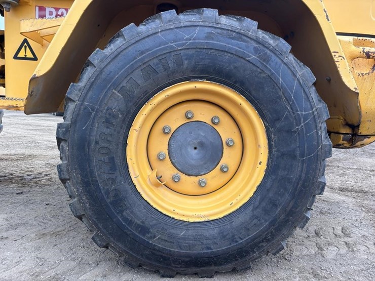 2012-volvo-l30b-image-18