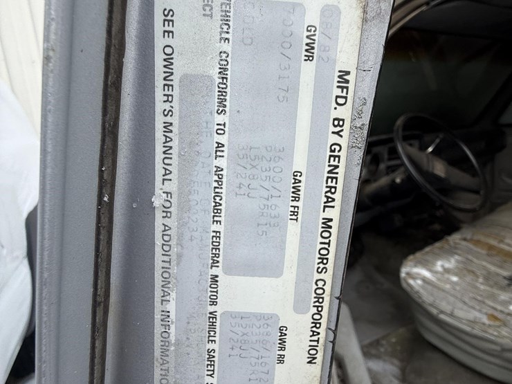 1983-chevrolet-suburban-image-24