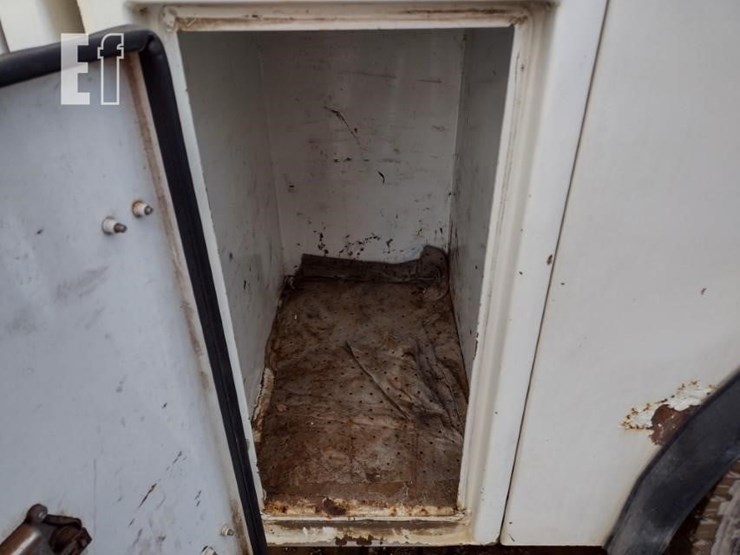 2008-peterbilt-365-image-30