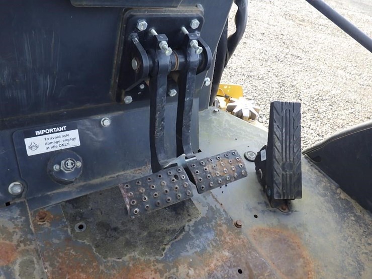 john-deere-210-image-21