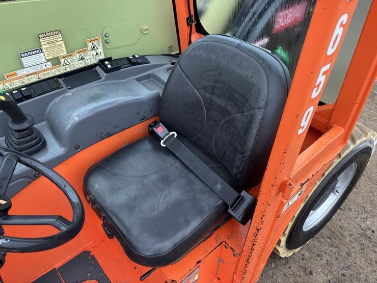 2015-jlg-g5-18a-image-21