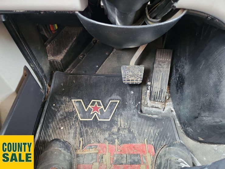 2015-western-star-4700-image-28