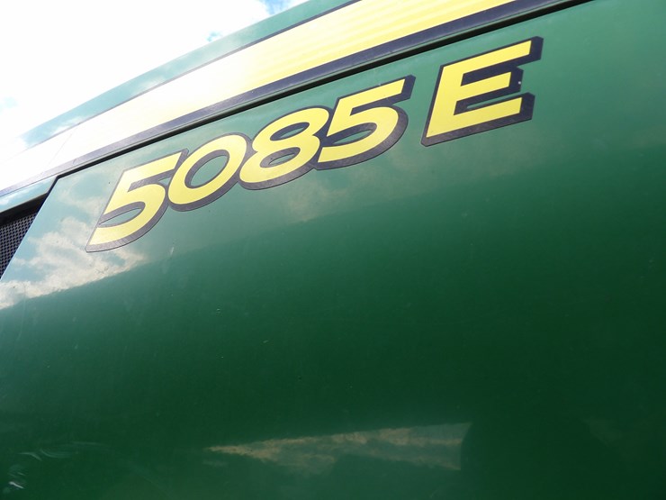 2014-john-deere-5085e-image-36