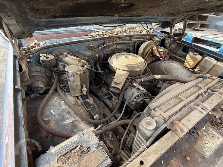 1973-chevrolet-suburban-image-18