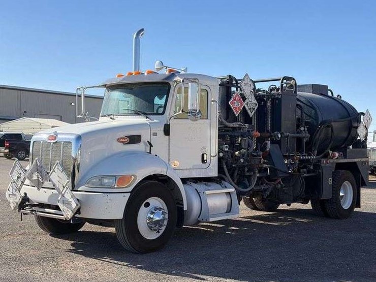 2016-peterbilt-337-image-1