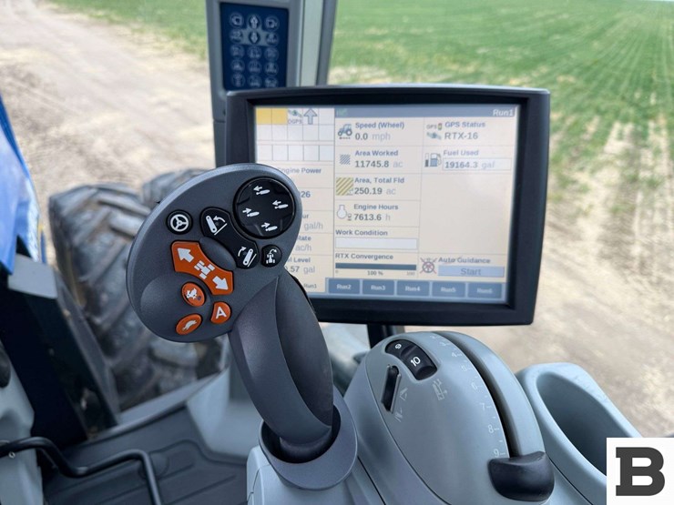 new-holland-t8.330-image-87