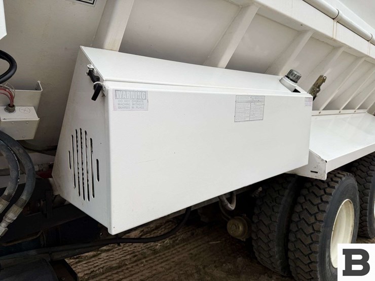 2003-international-7600-image-12