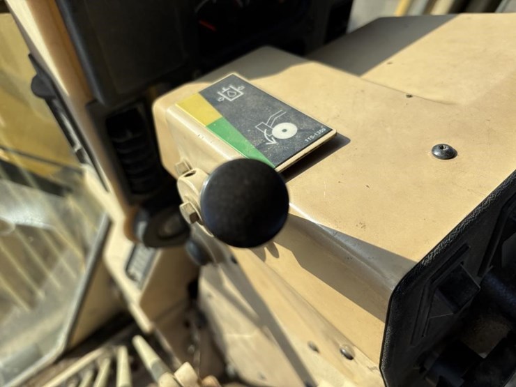 2005-caterpillar-143h-image-41