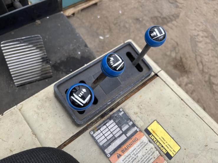 crown-303sctt-forklift-image-25