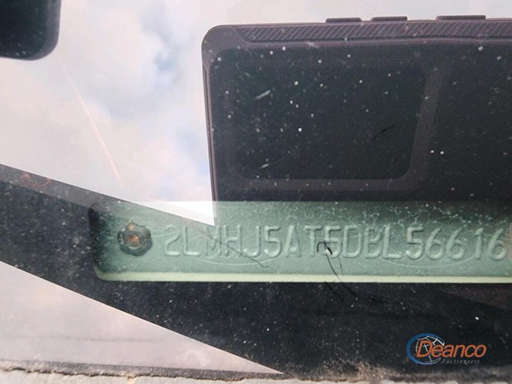 2013-lincoln-mkt-image-15