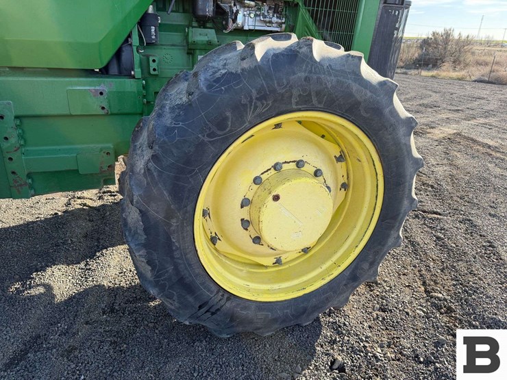 1997-john-deere-8300-image-45