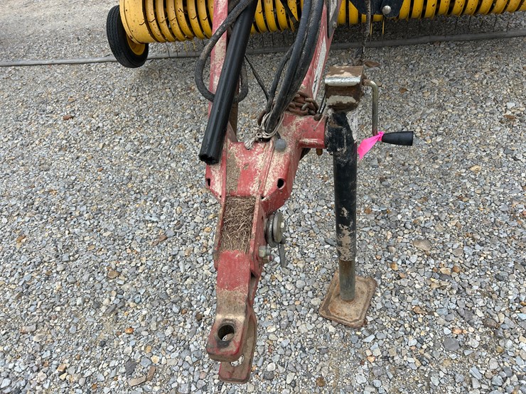 new-holland-br780a-image-2