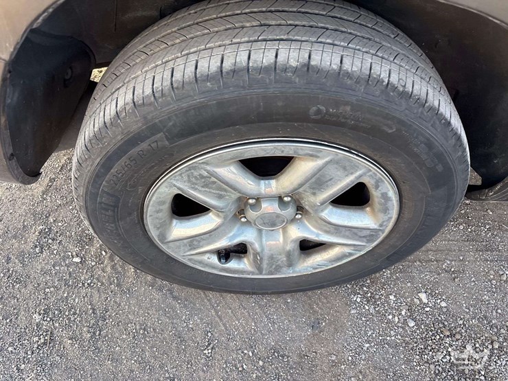 2010-toyota-rav4-image-28