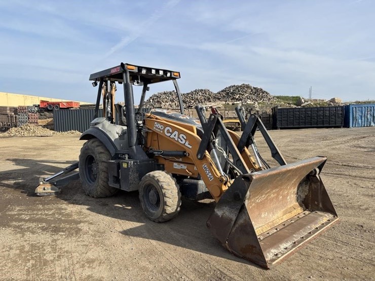 2017-case-580sn-image-2