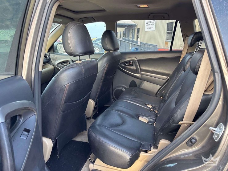 2010-toyota-rav4-image-21