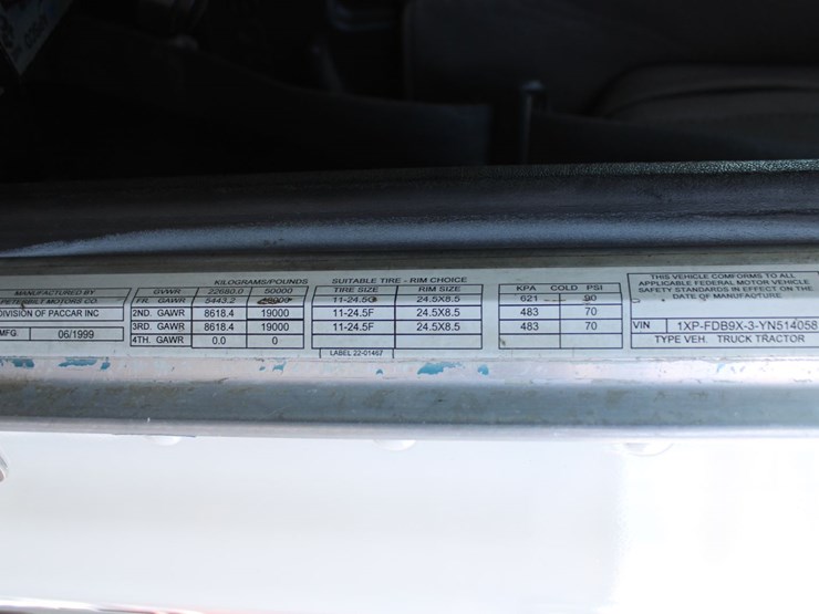 2000-peterbilt-378-image-2