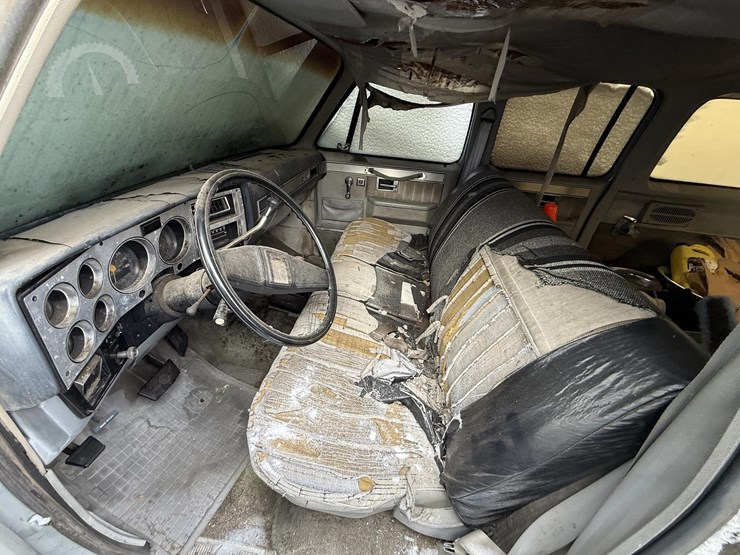 1983-chevrolet-suburban-image-22