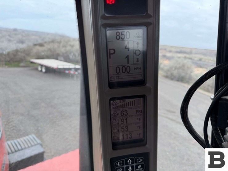 2012-case-ih-600-image-104