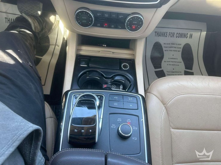 2017-mercedes-benz-gls450-awd-suv-image-16