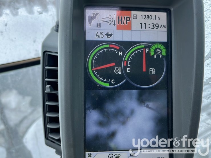 2022-deere-135g-image-46