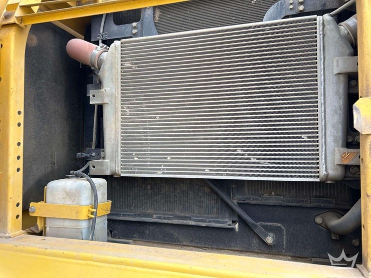 2015-komatsu-pc360-image-13