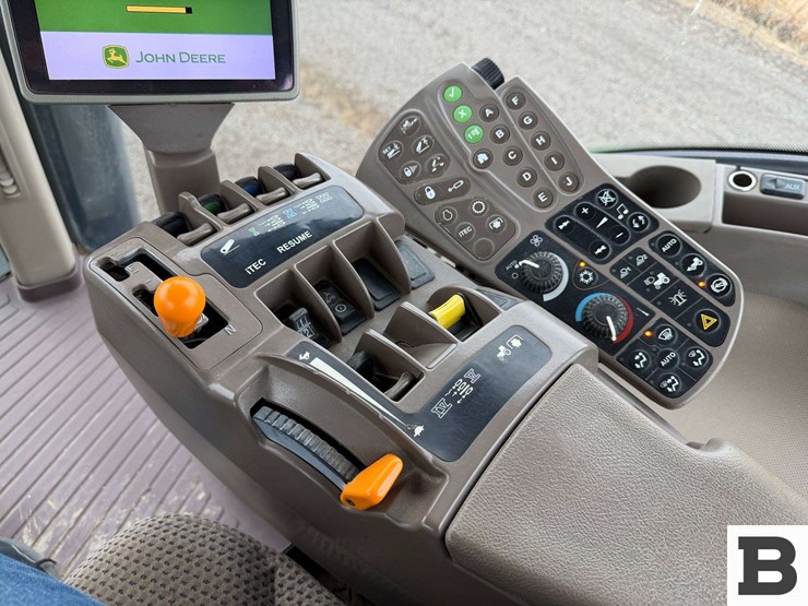 2011-john-deere-8310r-image-74