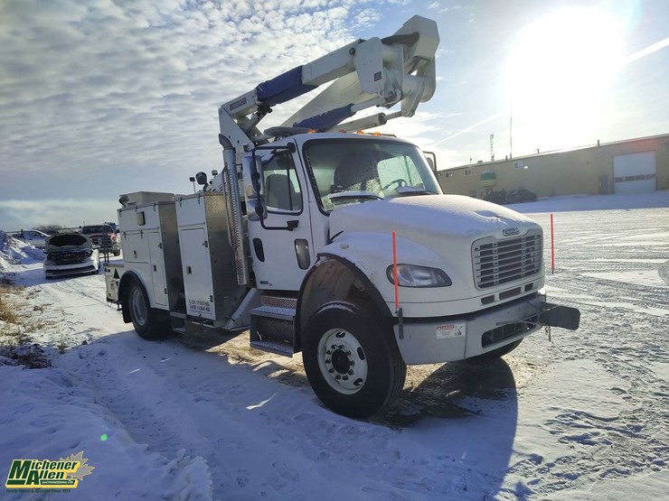 2009-freightliner-m2-106-image-2