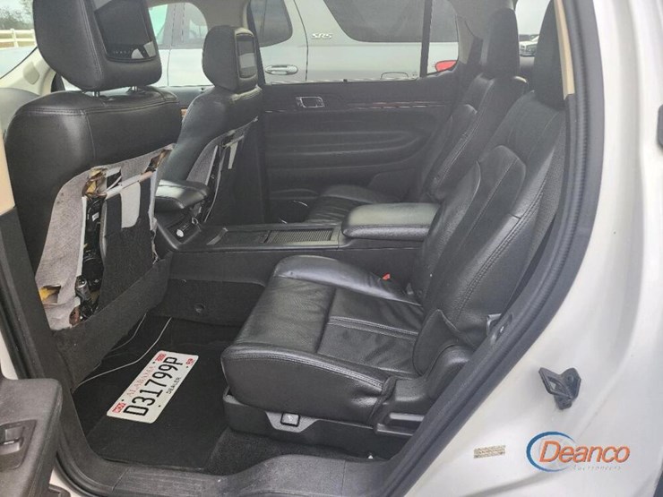 2013-lincoln-mkt-image-5