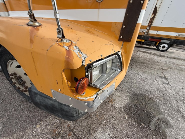 1988-freightliner-flc120-image-45