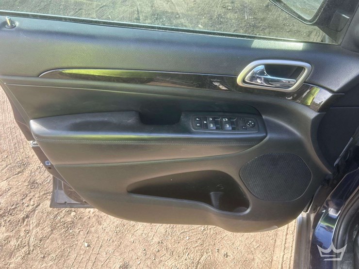 2013-jeep-grand-cherokee-image-11