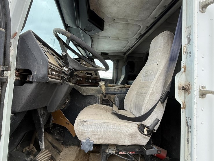 1983-freightliner-800-coe-image-18