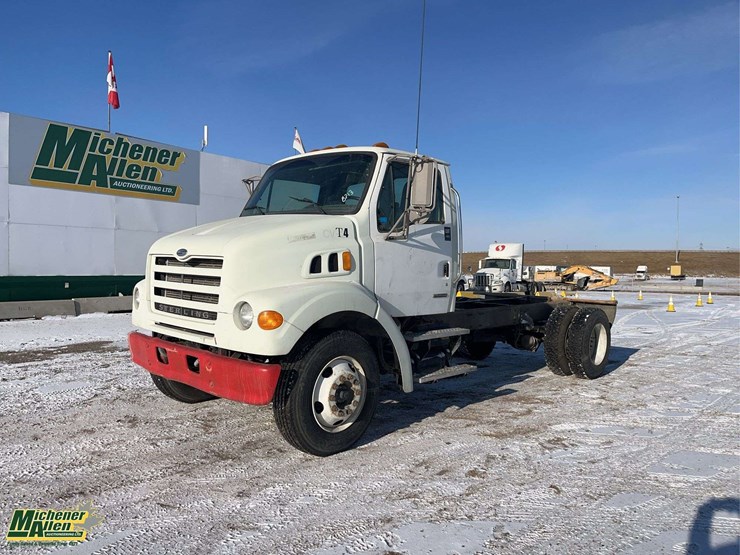 2004-sterling-l7500-image-1