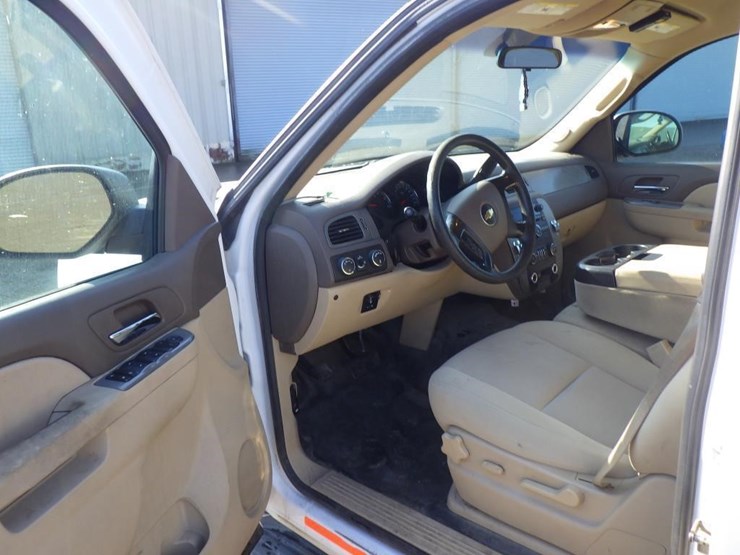 2014-chevrolet-tahoe-image-5