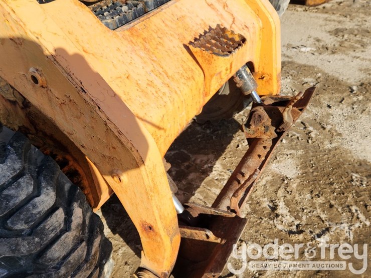 2011-caterpillar-236b3-image-20