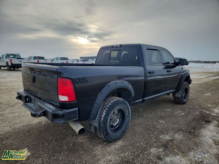 2017-dodge-3500-image-4