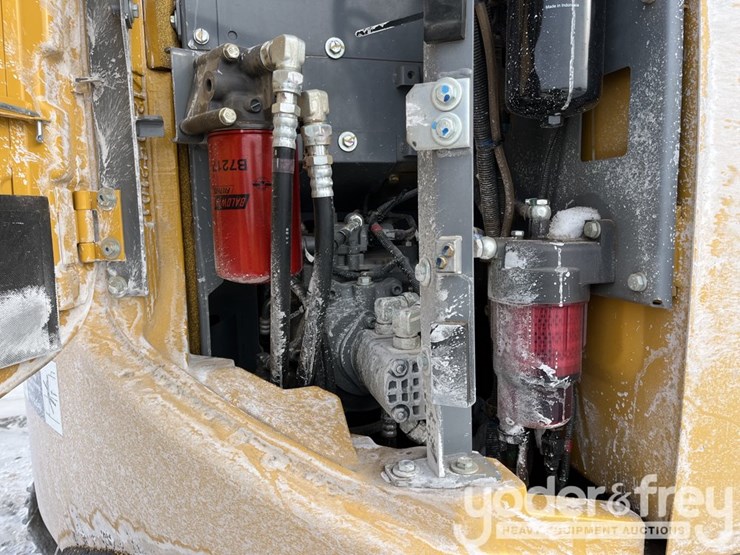 2022-deere-135g-image-10