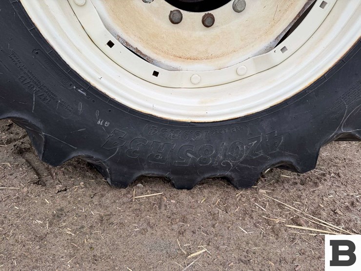 new-holland-t8.330-image-51